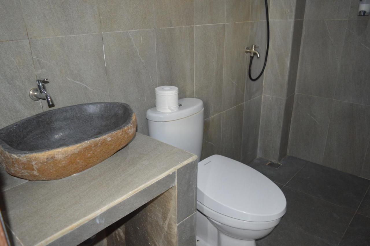 Labuan Bajo Mahoni Guesthouse Luaran gambar