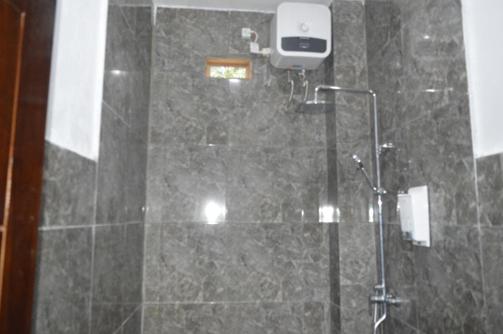Labuan Bajo Mahoni Guesthouse Luaran gambar