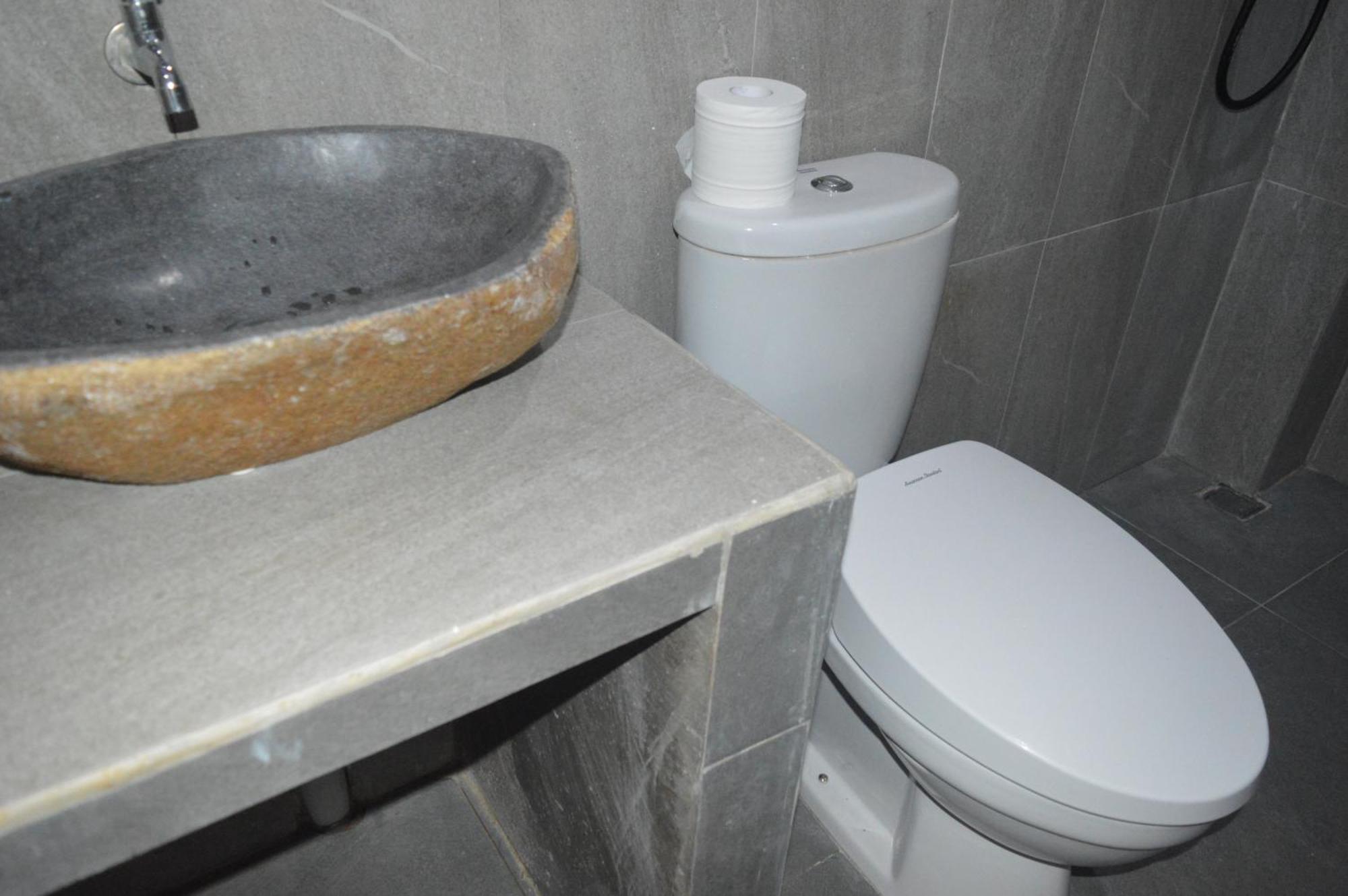 Labuan Bajo Mahoni Guesthouse Luaran gambar
