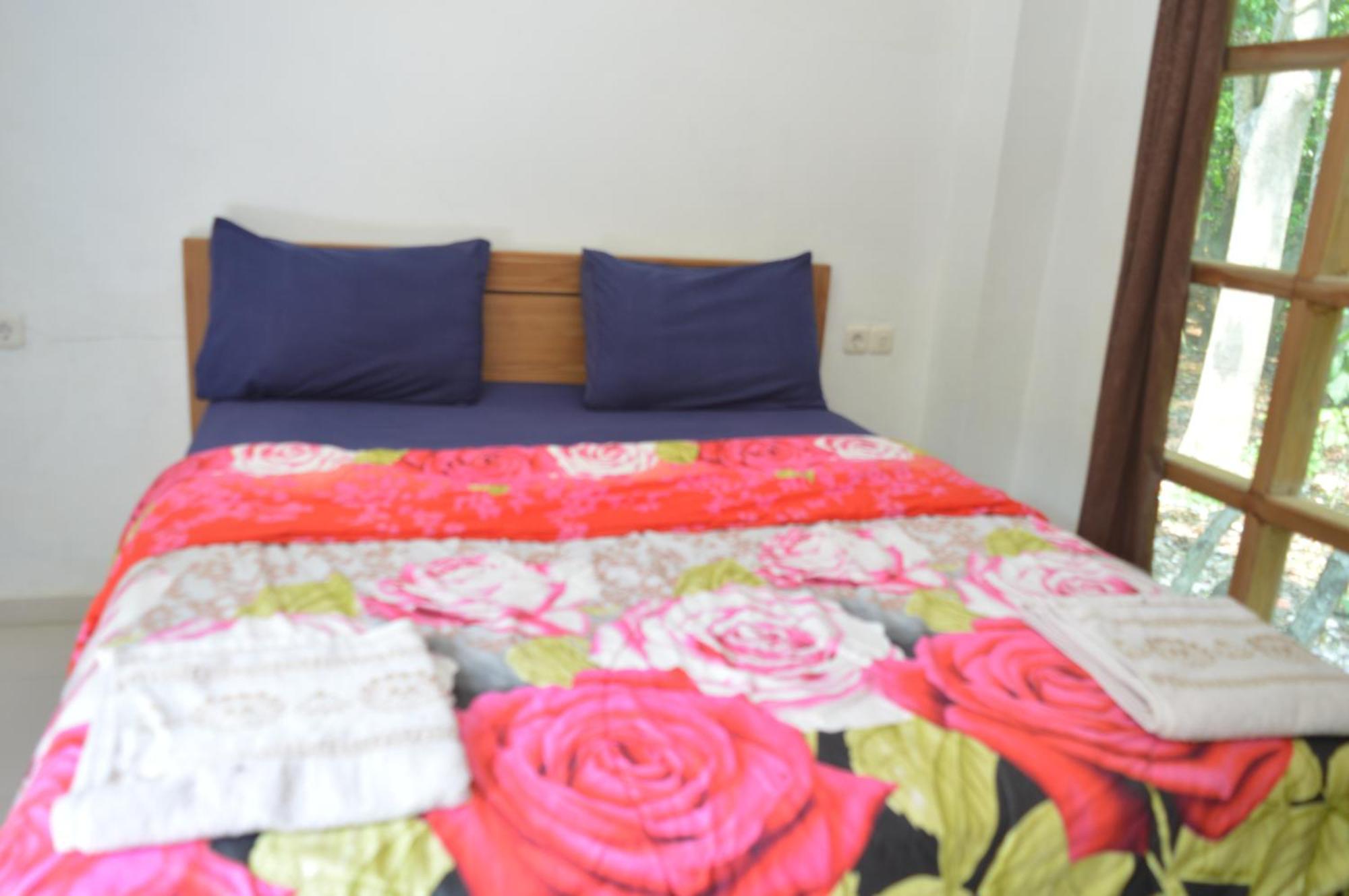 Labuan Bajo Mahoni Guesthouse Luaran gambar